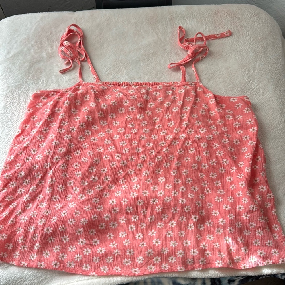 Billabong cropped tank with tie straps